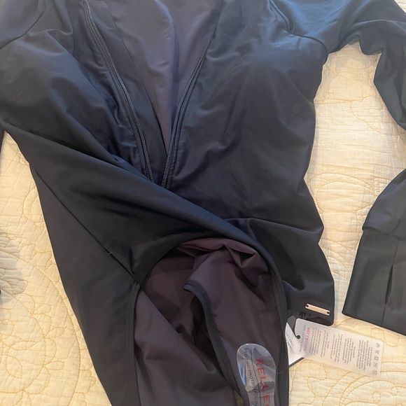 Black long sleeve swim/board suit - Picture 7 of 7